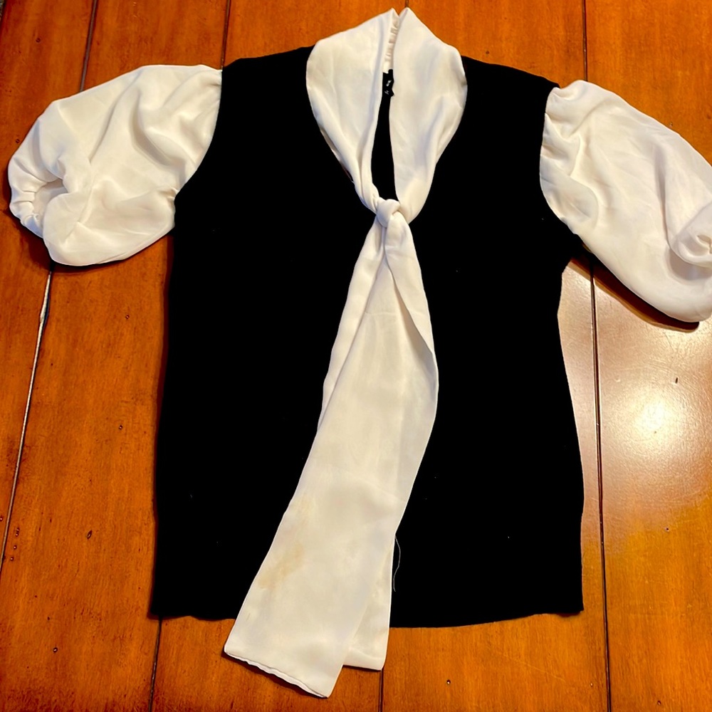 Black and White Puffed Sleeve Top
